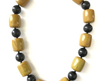 Vintage Bakelite Beaded Necklace