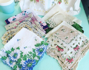 Vintage Handkerchiefs Printed Floral Tatted Lace Scalloped Edging Lot of 8