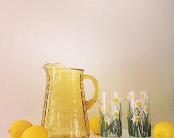 Vintage Honey Colored Pitcher / Retro Yellow Pitcher / Yellow Glass Pitcher