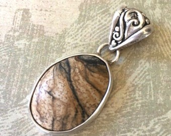 Pretty Sterling Silver Vintage Pendant with Unusual Center