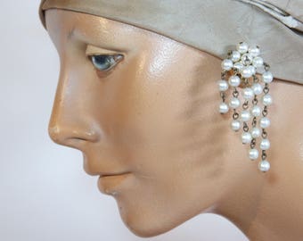 Boucles oreille à clip pendantes en fausses perles forme asymetrique - vintage années 60