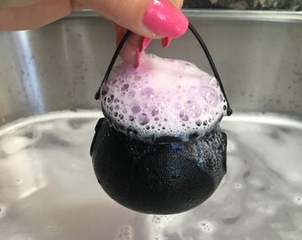 Love Spell Bath Bomb - Cauldron Bath Bomb - Crackling Bath Bomb - Witchy Bath Bomb - Witches Bath Bomb - Halloween Bath Bomb - Potion Bath