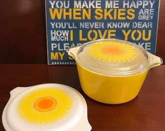 Vintage Pyrex Daisy Cinderella 473 casserole, 1 quart Daisy collectible Pyrex, yellow white Pyrex, Sunflower Pyrex, 2 lids, Gift for her