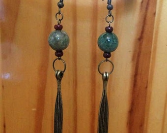 Dangle earrings with an earthy feeling