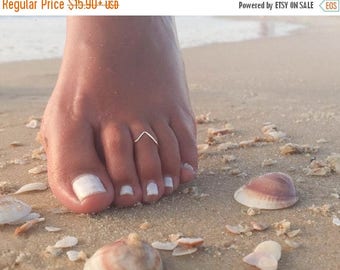 SALE - Chevron Toe Ring-Dainty Toe Ring-Tiny Toe Ring-Delicate Toe Ring-Thin Toe Ring-Adjustable Toe Ring-Foot Jewelry-Beach Jewelry-Boho To