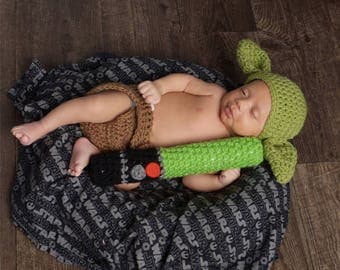 Yoda Baby Photo Prop-Star Wars-Newborn first picture-Photography-Lightsaber-Yoda hat-baby gift-crochet-handmade for baby-yoda outfit