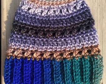 CROCHET PATTERN: À La Mode Messy Bun Beanie/Messy Bun Hat/Messy Bun Hat Pattern/Ponytail Hat Pattern/Crochet Pattern/Crochet Beanie Pattern