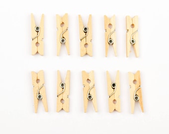 Mini clothespins natural by 20