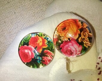 Set of 2 small 15mm glass dome stud earrings. floral pattern