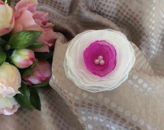Flower 6.5 cm in white and purple chiffon with pearls