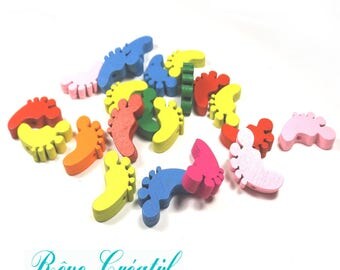 10pcs Perles en Bois motif Pieds de Bébé 22mm x 18mm Multicolores