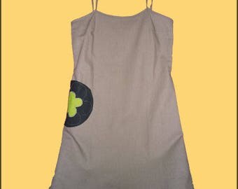 SHORT Taupe dress with flower pattern