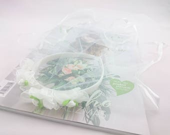 White bridal shower veil, bride to be veil, hen party veil, bachelorette veil, white party veil, hen veil, hen party accessory, fun veil