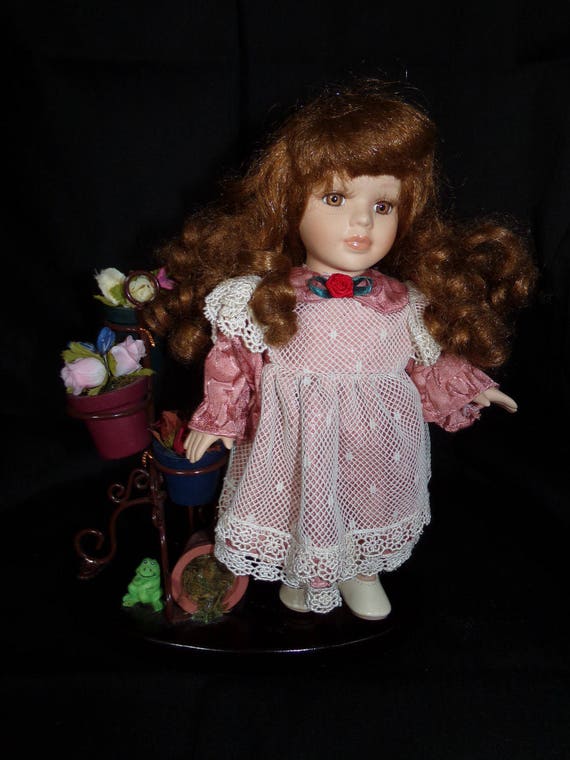 Dan Dee Collctor Dolls. Vintage Porcelain Doll Collectors