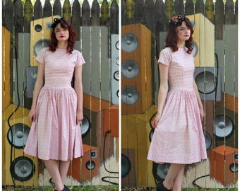 1940s VINTAGE Dress / Novelty Print / Bows / Pink / Sparkly silver / V Back / Cotton