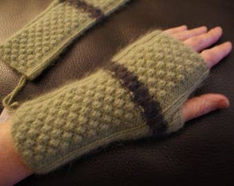 Women's mittens, mi-longues, green and Brown 100% angora