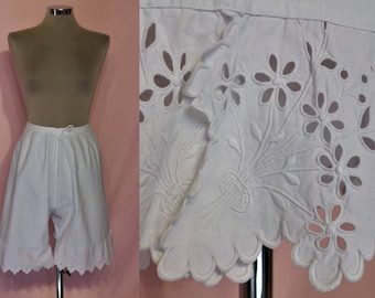 Beautiful Edwardian French short bloomers waist up to 32" w/pretty flounced hems