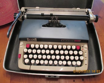 Vintage Smith~Corona Classic 12 Manual Typewriter in Case ~ SCM