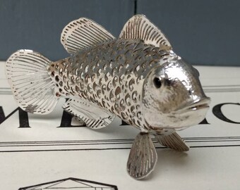 Superbement détaillés, en argent Christofle lumiere, poissons de collection argent plaquée d’argent, objets de collection.