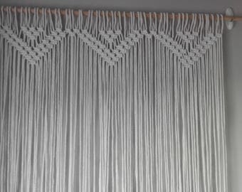 Simple cotton curtain woven in macramé.Cortina Macramé modern. White cotton boho curtain.Handled hand curtain. For windows.