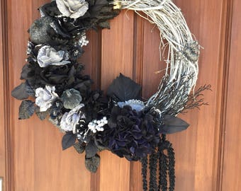 Halloween wreath, gothic wreath, pumpkin wreath, glitter wreath, Halloween decor, front door wreath, black and silver wreath, fancy wreath,