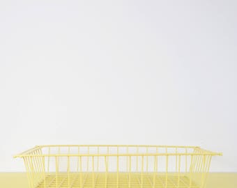 Vintage Wire Basket, Cream Wire Tray Basket, Industrial Metal Basket, Pale Yellow Wire Tray, Retro Lemon Yellow Wire Storage Basket