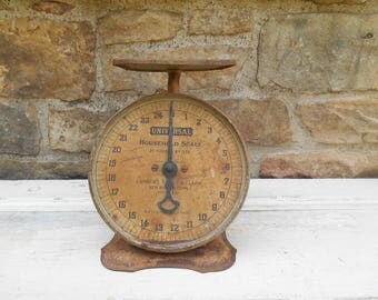 Universal Household Scale Metal Kitchen Decor Landers, Frary, Clark Rustic Beige Working Condition Photo Prop 25 Pound New Britain, Conn