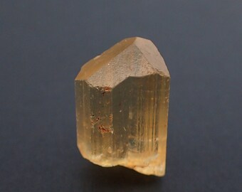 Scapolite crystal from Madagascar - 3gm / 17mm x 10mm x 8.9mm (B914)