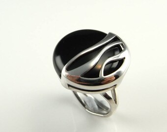 Unisex Black Obsidian Silver Ring Sterling Silver 925 Modernist Jewelry 1950s 1960s 1970s Mid Century Boho Bohemian Statement Signet Artisan
