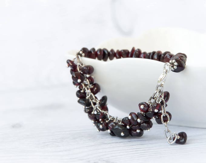 January birthstone jewelry, Birthstone bracelet for mom, Garnet bead bracelet, Red stone bracelet, Dark red bracelet, Deep red bracelet