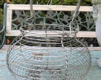 Old vintage basket/cosy french shabby