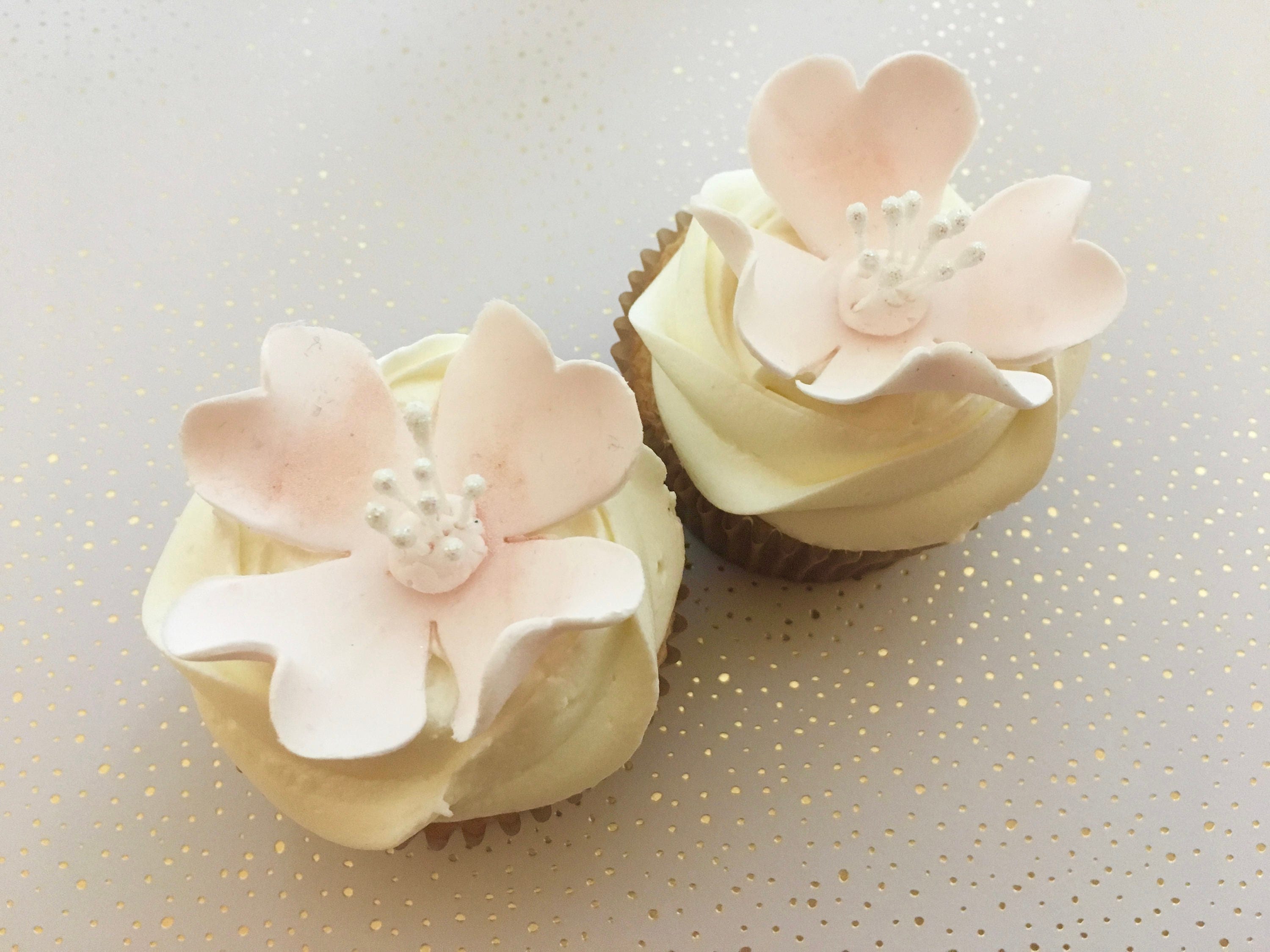 12 Dogwood Elegant Fondant Flowers with Buds Fondant Flowers