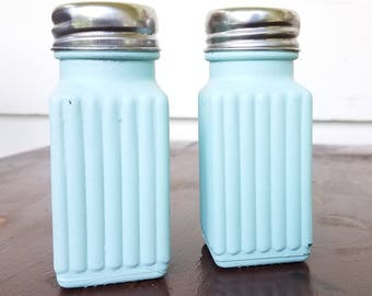 Vintage light turquoise Salt and pepper shakers, vintage kitchen