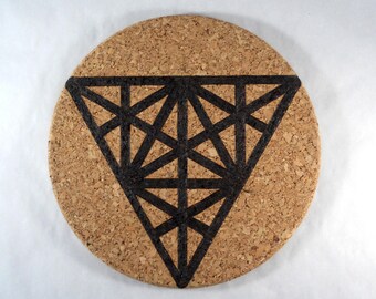 Dessous de plat liège rond pyrogravure lignes motif géométrique triangles cuisine scandinave boheme minimaliste