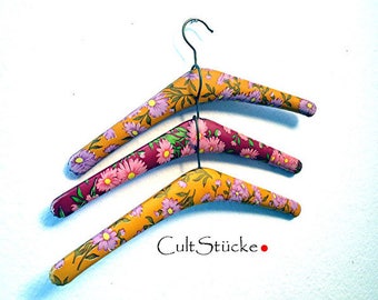 Vintage 60s / 70s stylish clothes hanger