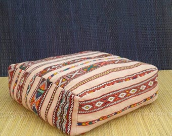 Moroccan pouf, Vintage pouf, Moroccan foot stool, Moroccan ottomans, Rug Pillow, Kilim pouf, Boho foot stool, Moroccan bohemian, Kilim