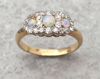 Antique Edwardian 18K Gold and Opal Ring, size US 6,5 UK M, sizeable