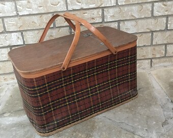 Vintage 1950's Picnic Basket