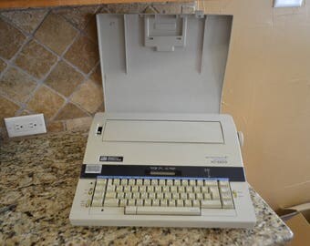 Vintage Smith Corona XD 5500 Electric Typewriter With Cover