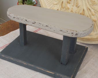 VINTAGE JEANNETTE PATINAED IN BLACK AND TAUPE