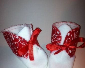 Red/ecru fleece booties 3-6 months