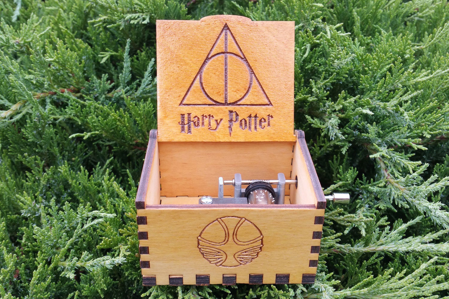 Harry Potter Hedwigs Theme Music Box Golden Snitch