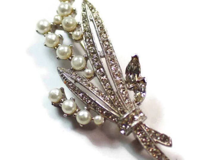 Simulated Pearl and Rhinestone Brooch Floral Design Silver Tone Vintage