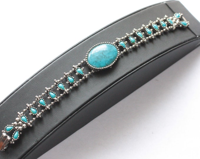 Simulated Turquoise Southwestern Style Bracelet Silver Tone Metal Vintage Bracelet