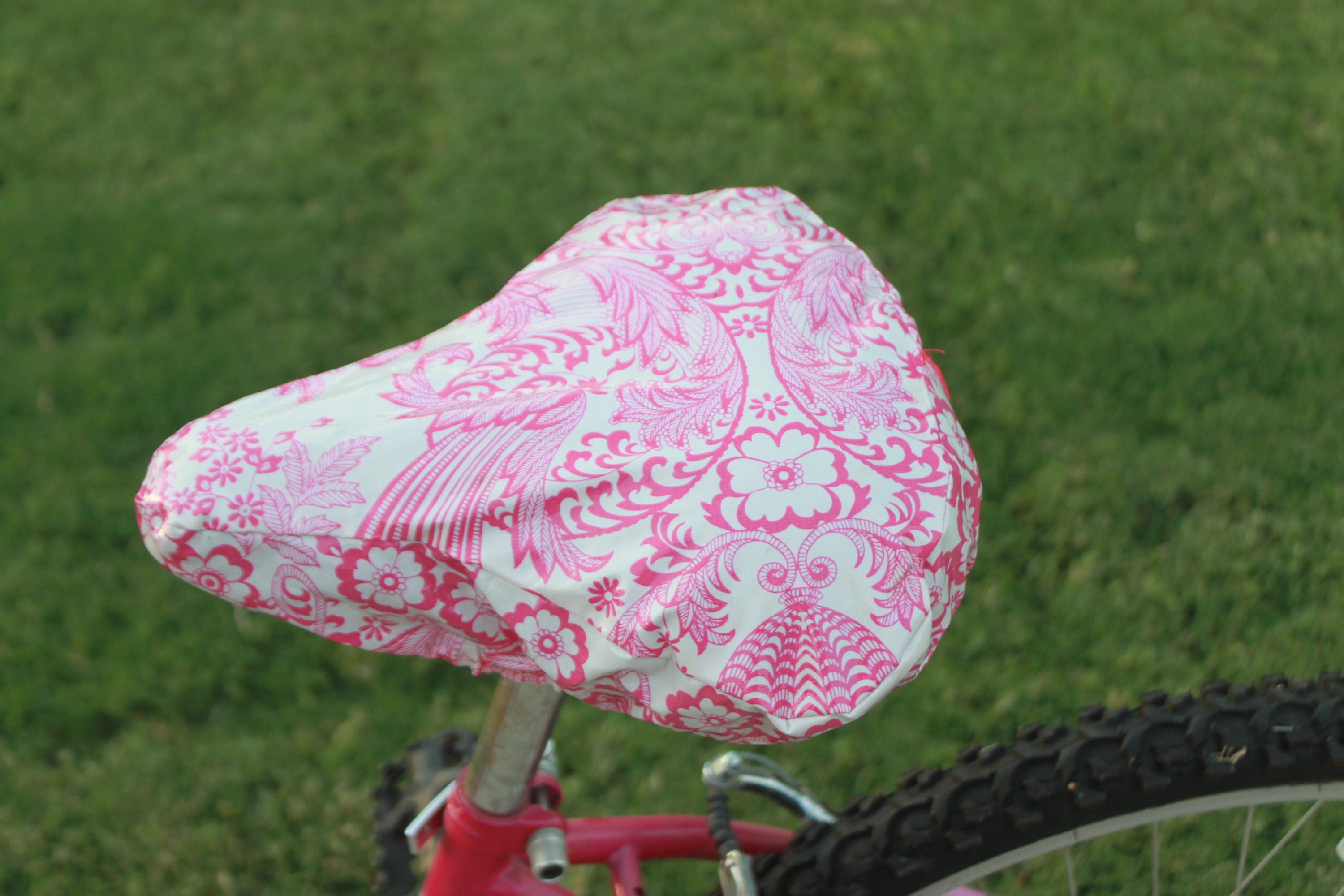 Bicycle Seat Cover Saddle Cover Waterproof oilclothPink