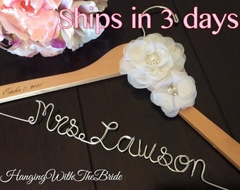 Personalized Wedding hanger, custom wire hanger, bridal hanger, bride gift, bridesmaids gift, custom made hanger