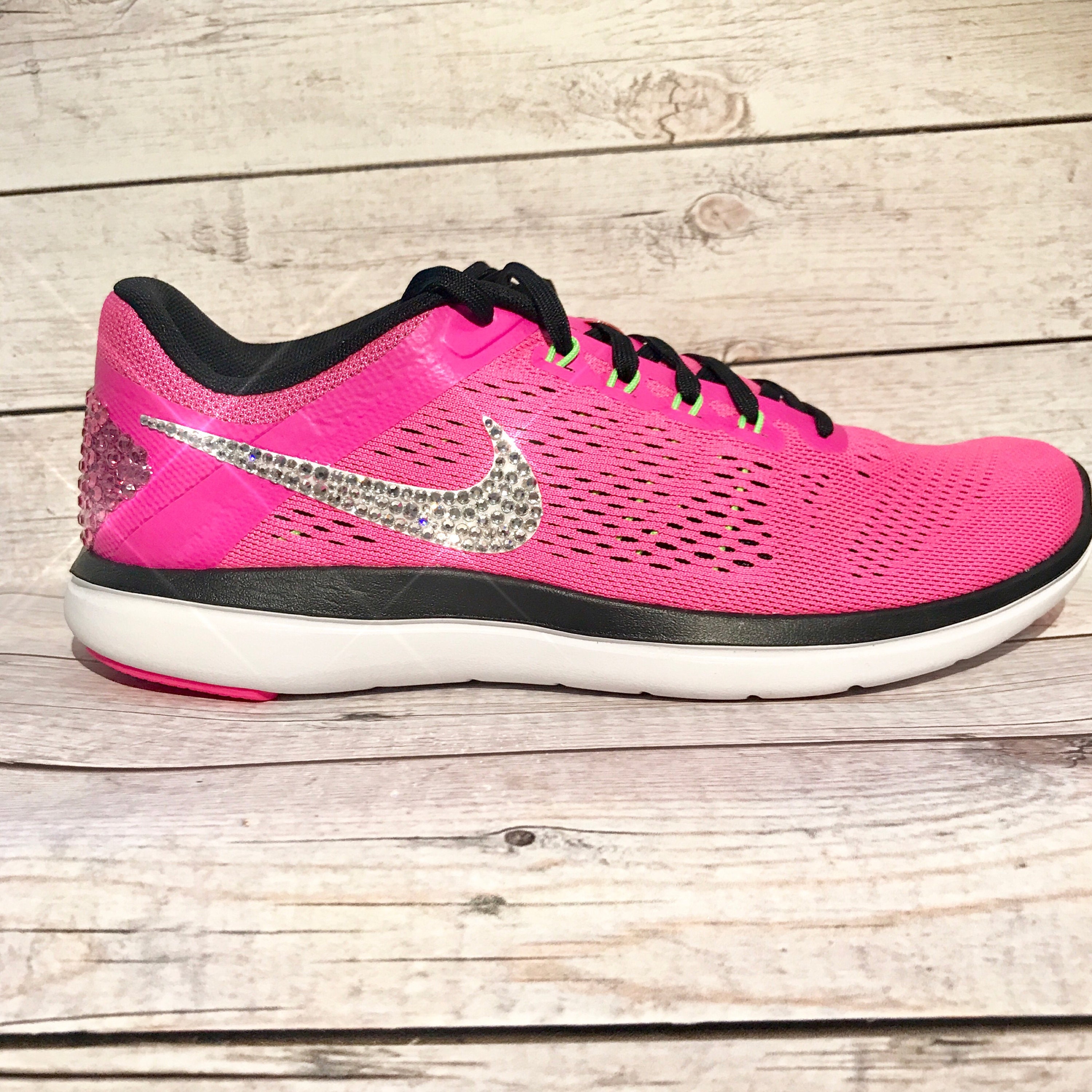 what are the hottest nikes out right now