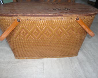 Vintage Redmon Picnic Storage Basket Woven Wicker Hinged Swing Handles Elastic Utensil Holder