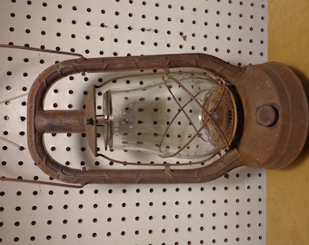 Vintage Dietz Monarch NEW York N.Y. U.S.A. Oil Lantern Barn, Railroad, Fire Dept., Industrial, Home Decor Clear Fitzall Globe