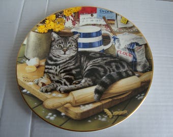 The Kitchen Cat by Geoffrey Tristram Royal Doulton collector plate 21cms 'Cats of Character' series 1996 lovely picture tabby cat